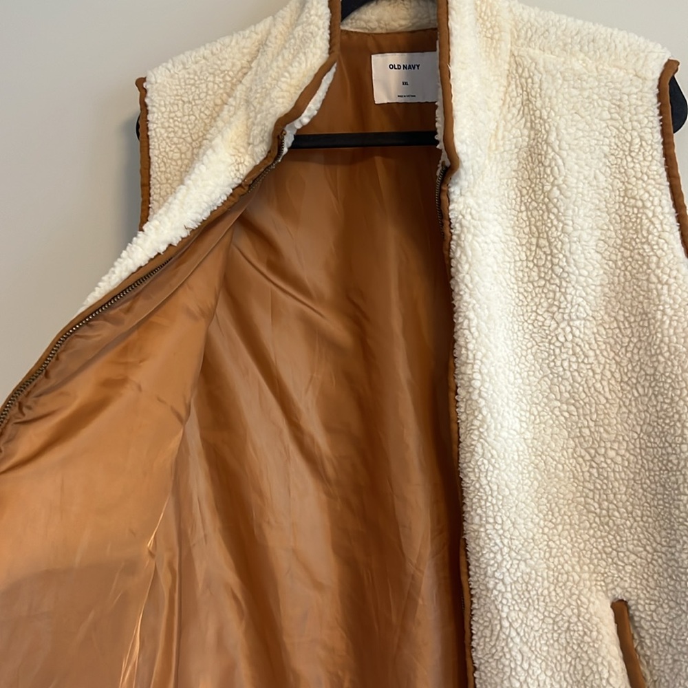 Old Navy Sherpa Vest - Picture 3 of 7
